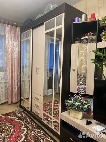 Шкаф трехстворчатый с зеркалом