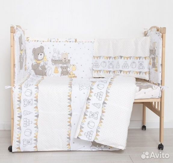 Набор в детскую кроватку: бортики и постель