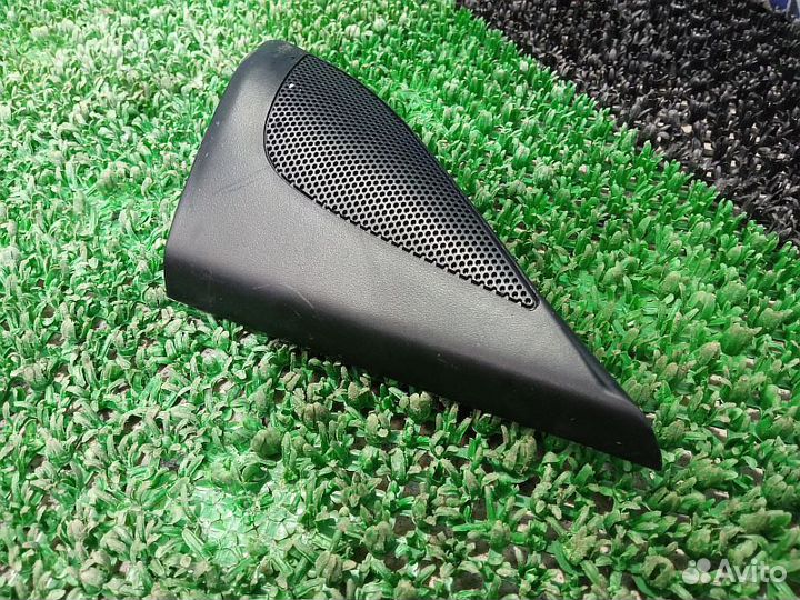 Уголок зеркала внутренний передний правый Mitsubis