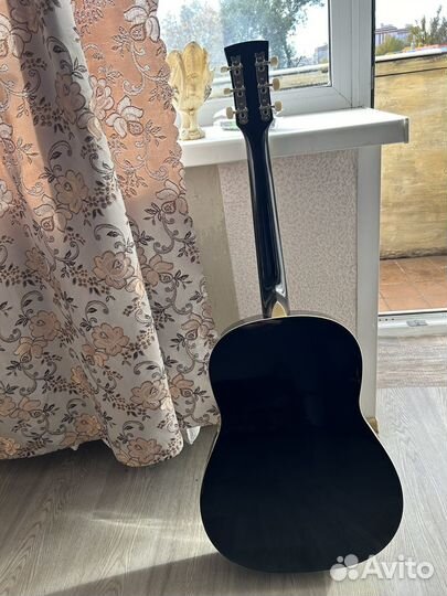 Акустическая гитара