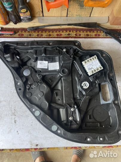 Стеклоподъемник двери задней левой mercedes w213