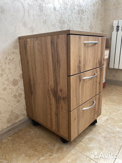 Тумба на колесиках