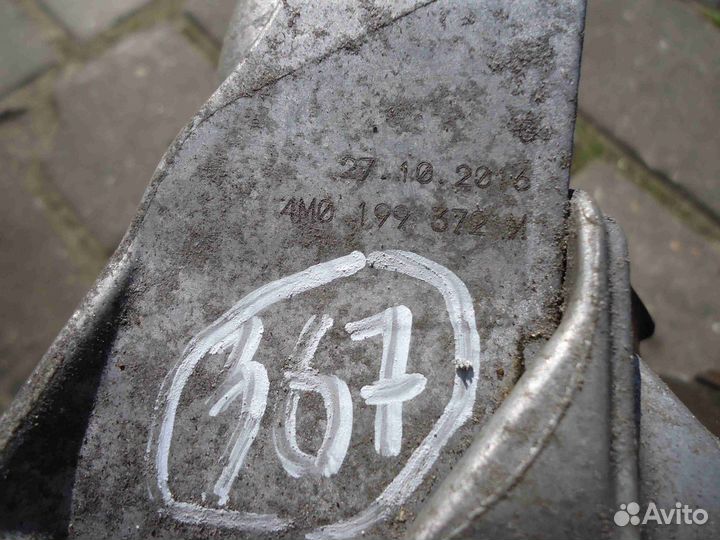 Подушка крепления двигателя на Audi Q5 2018 4M0199