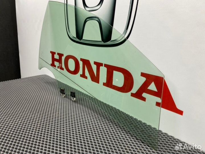 Стекло двери переднее правое Honda Civic FD(4Д)