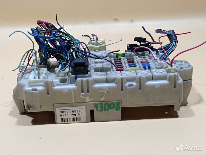 Блок предохранителей салонный Mitsubishi Outlander