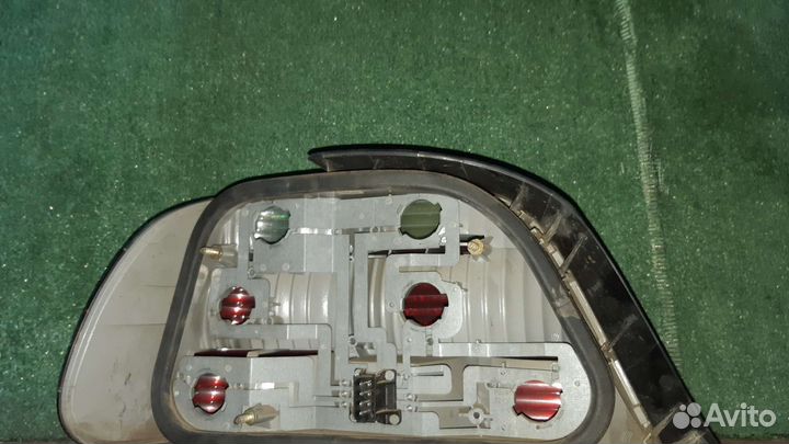 Фонарь правый задний e38