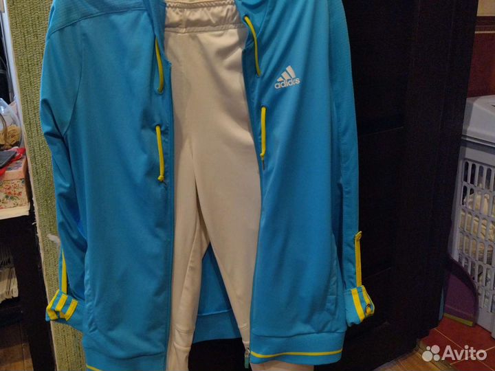 Женский спортивный костюм фирмы Адидас, оригинал