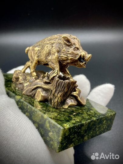 Бронзовая статуэтка подставка под ручку кабан