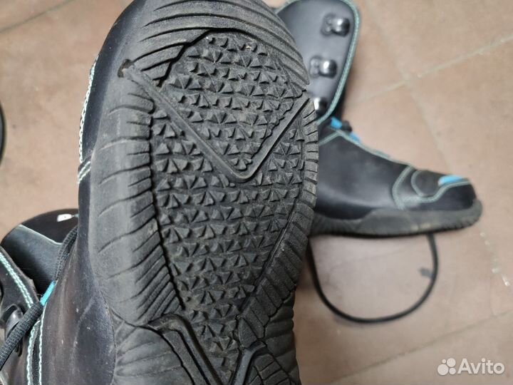 Сноубордические ботинки р.40
