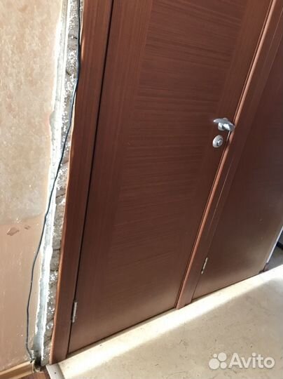 Дверь в ванную туалет