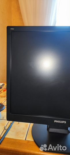 Монитор Philips 19 дюймов VGA