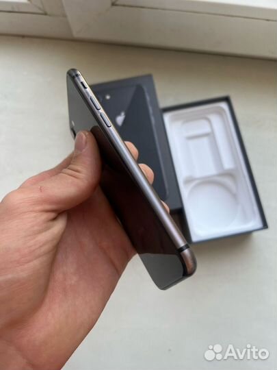 iPhone 8, 64 ГБ