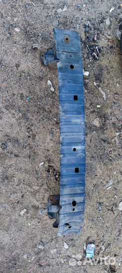 Усилитель переднего бампера mazda 3 bk