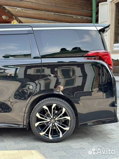 Toyota Alphard 2.5 CVT, 2019, 29 000 км