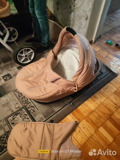 Продам новую коляску