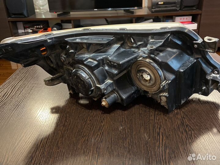 Оригенальная фара на Subaru Forester