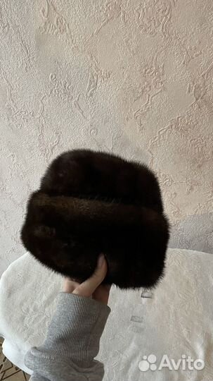 Женские меховые шапки