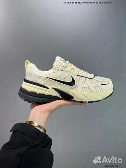 Кроссовки Nike V2K Run Runtekk бежевые