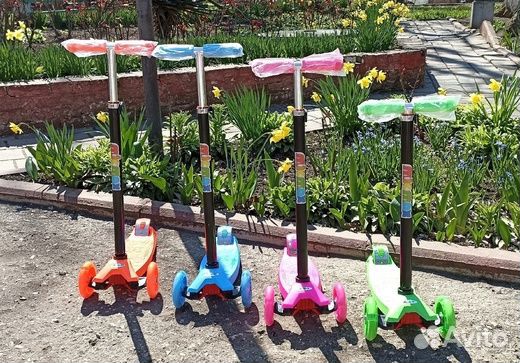 Самокат трехколесный до 25 кг. светящиеся колеса