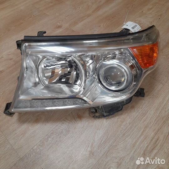 Фара ксенон левая Toyota Land Cruiser 200