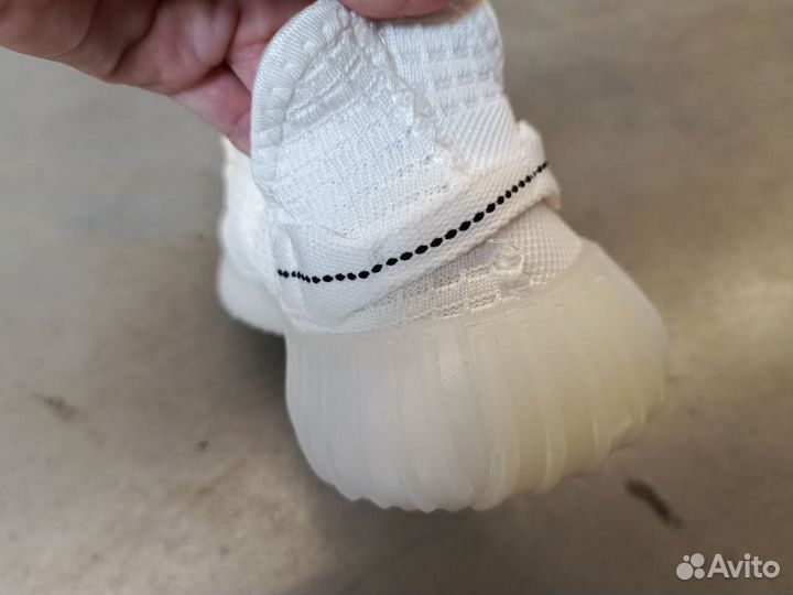 Кроссовки белые Adidas Yeeze 350