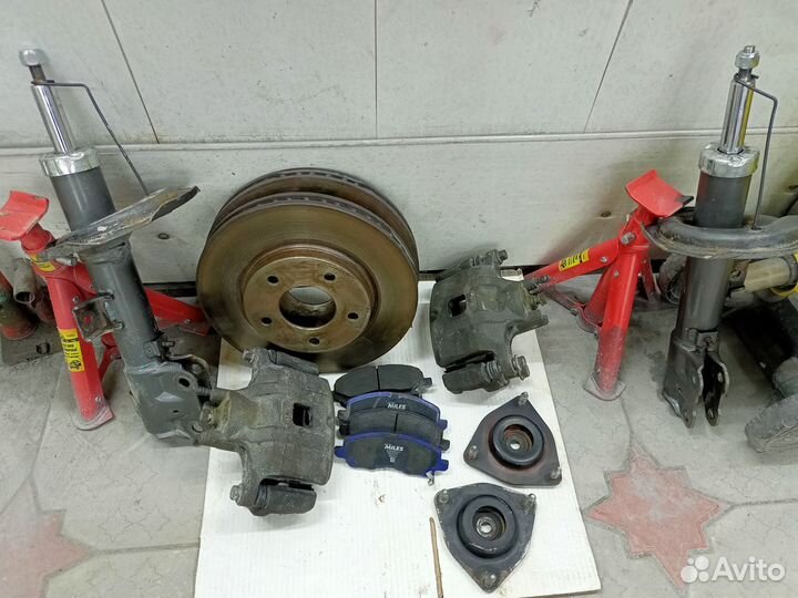 Запчасти на лансер 10