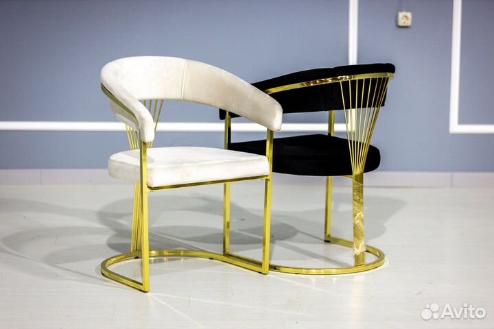 Стол и стулья