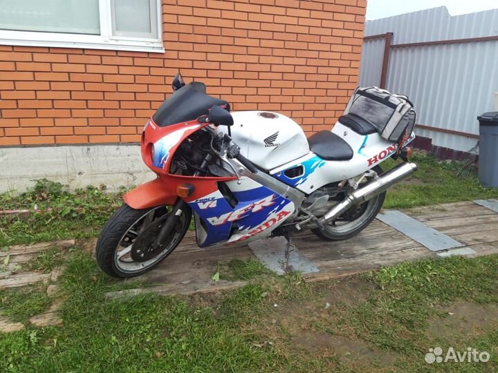 Honda VFR400R NC30