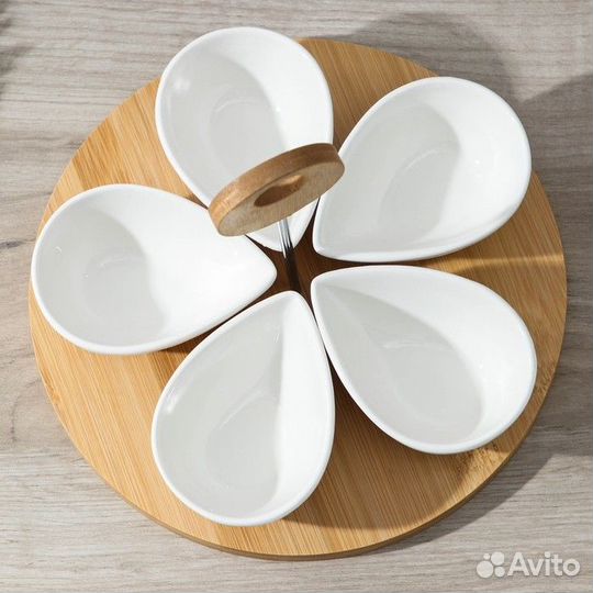 Набор салатников керамический на деревянной подста
