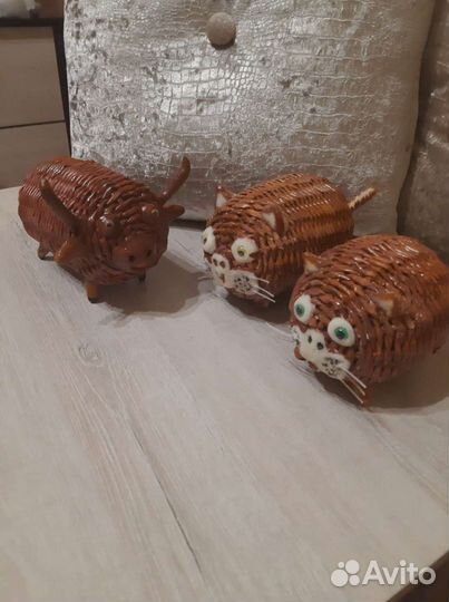 Бычок и кошечки