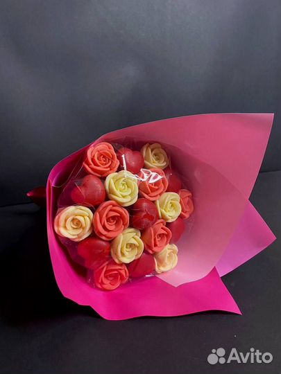 Шоколадные Розы и Сердца - 19 шт в Букете