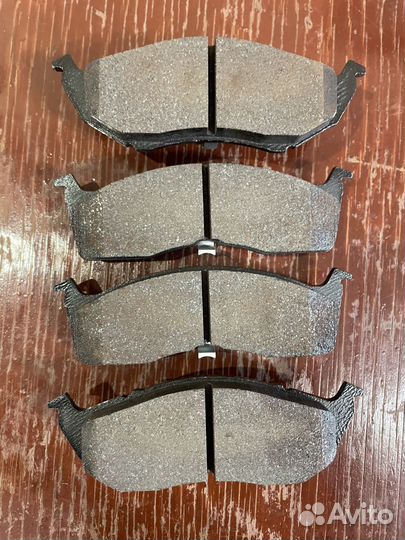 Комплект передних тормозных колодок brembo P11008