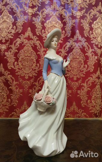 Статуэтки фарфоровые дамы