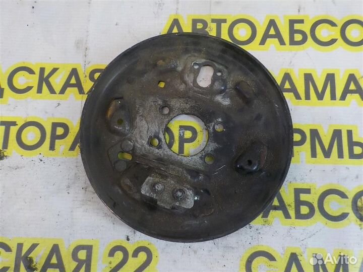 Щит опорный задний левый Nissan Almera (N16) 2000