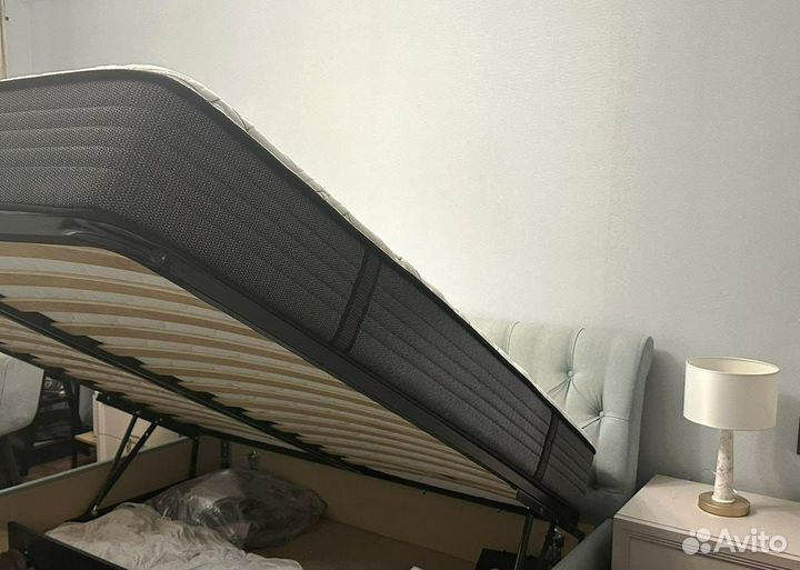 Кровать двухспальная