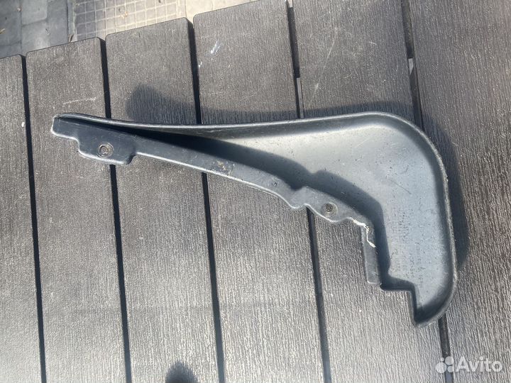 Передний левый брызговик ford mondeo 3