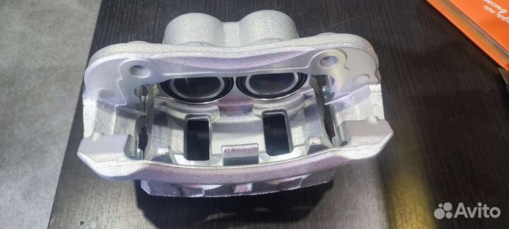 Суппорт передний левый / правый Hyundai H1/Starex