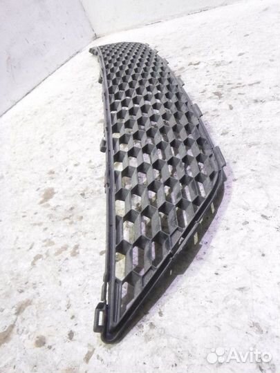 Решетка бампера Ниссан