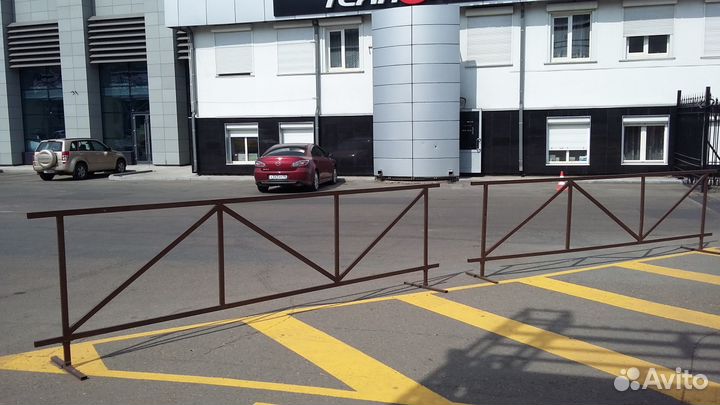 Барьер стойка парковочный переносной (мобильный)