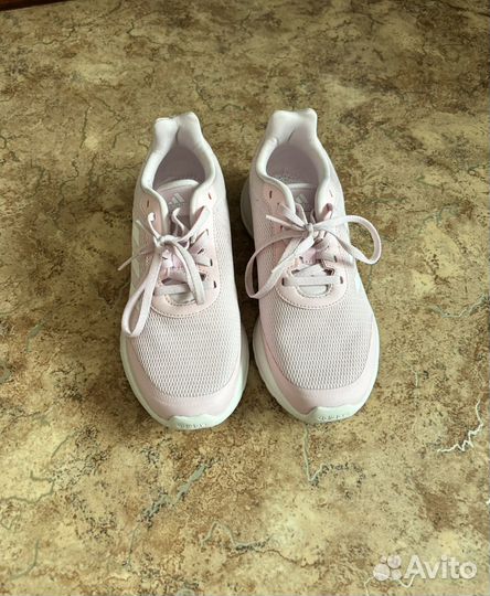 Кроссовки женские