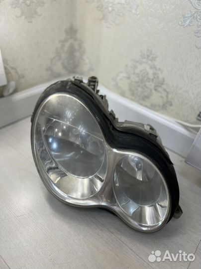 Фара правая на mercedes с 230