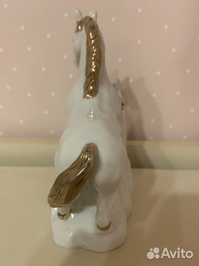 Статуэтка лошадь