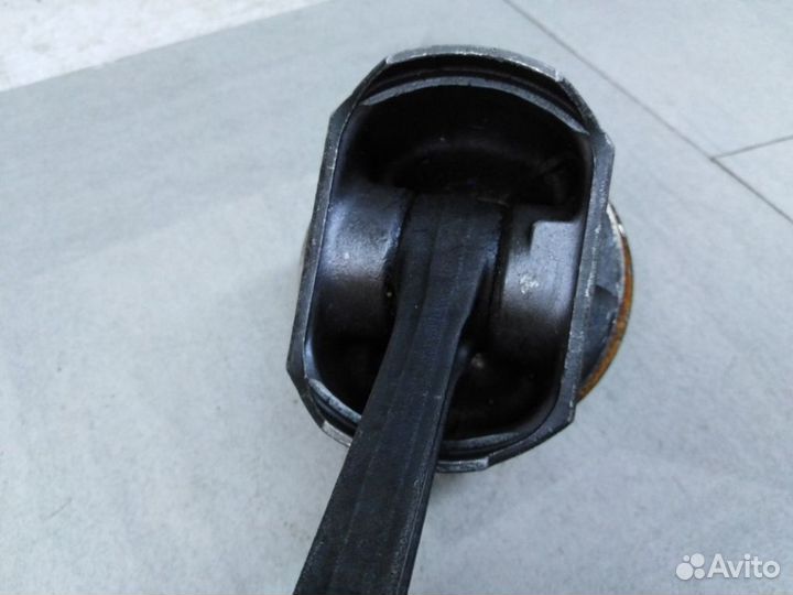 Поршень с шатуном Мерседес