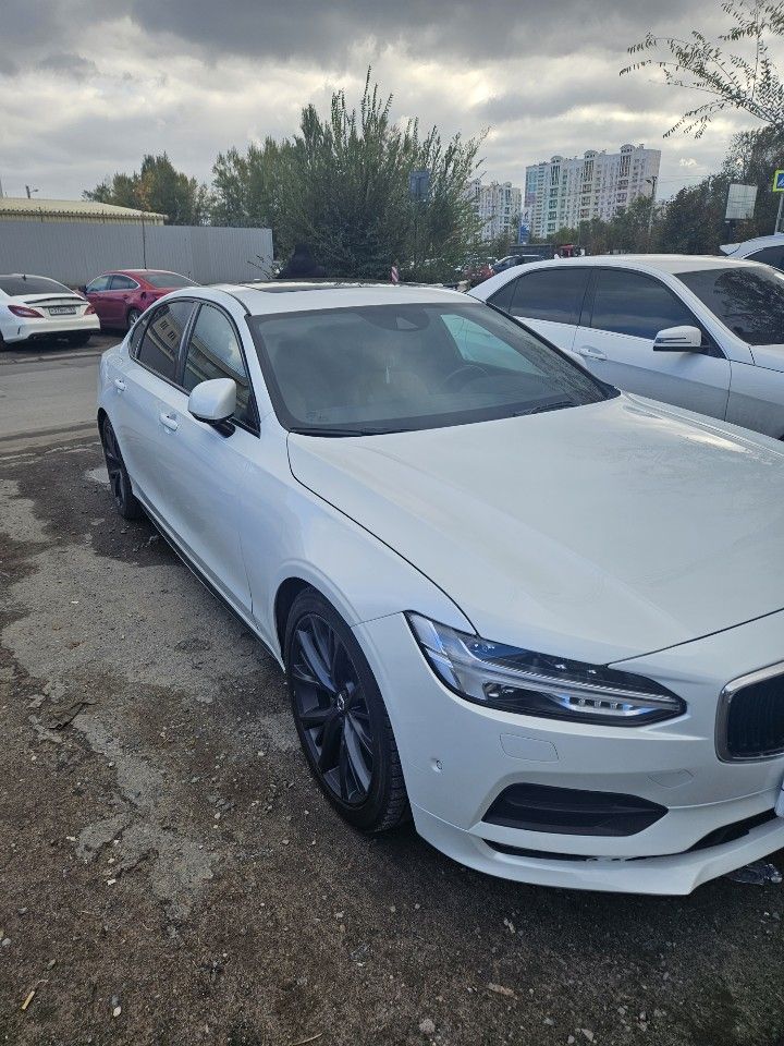 Volvo S90
