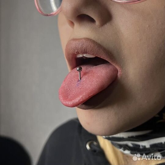 Модель на пирсинг +украшение)
