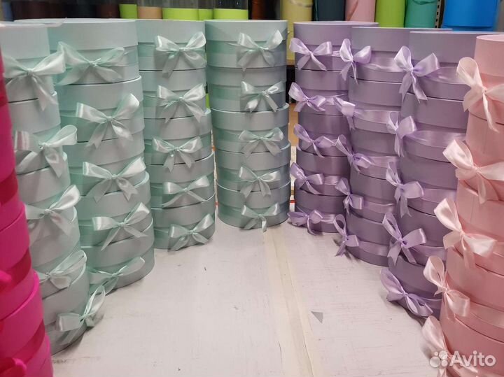 Сборщица подарочных коробок