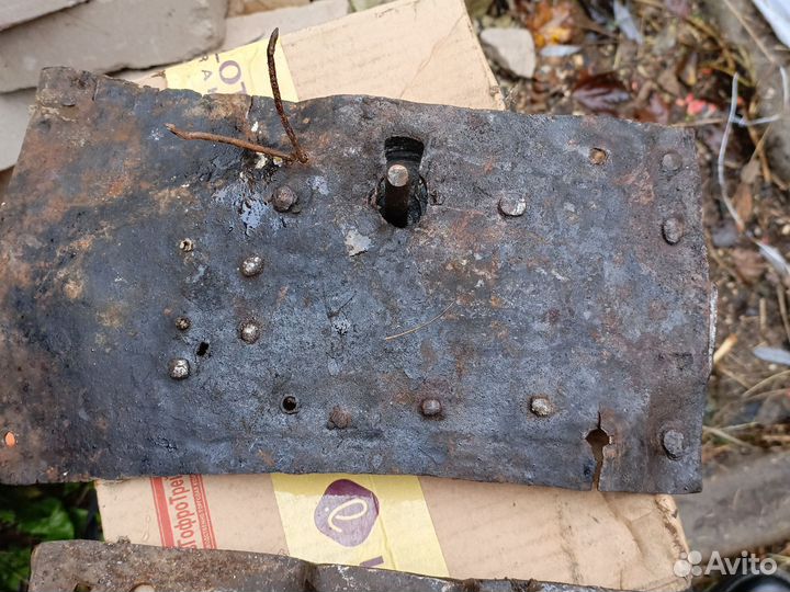 Продам старинный замок и многое другое