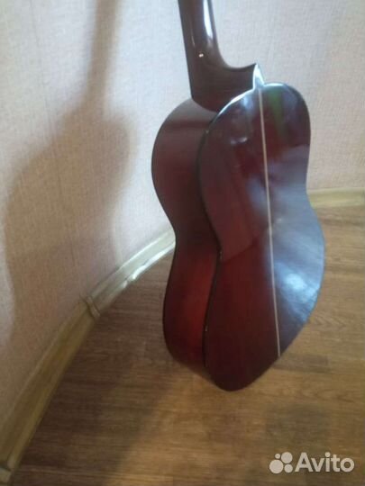 Акустическая гитара
