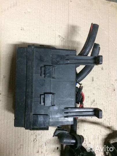 Подкапотный блок предохранителей Chevrolet Lacetti