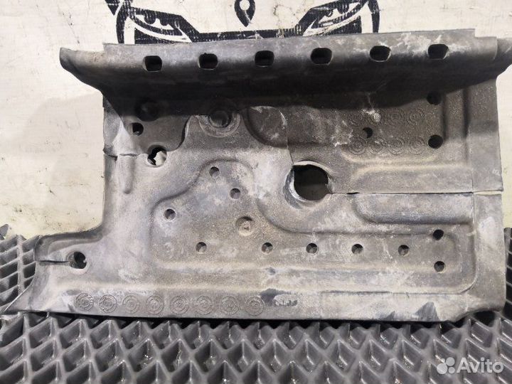 Уплотнитель капота Bmw 7-Series F02 N54B30A 2009